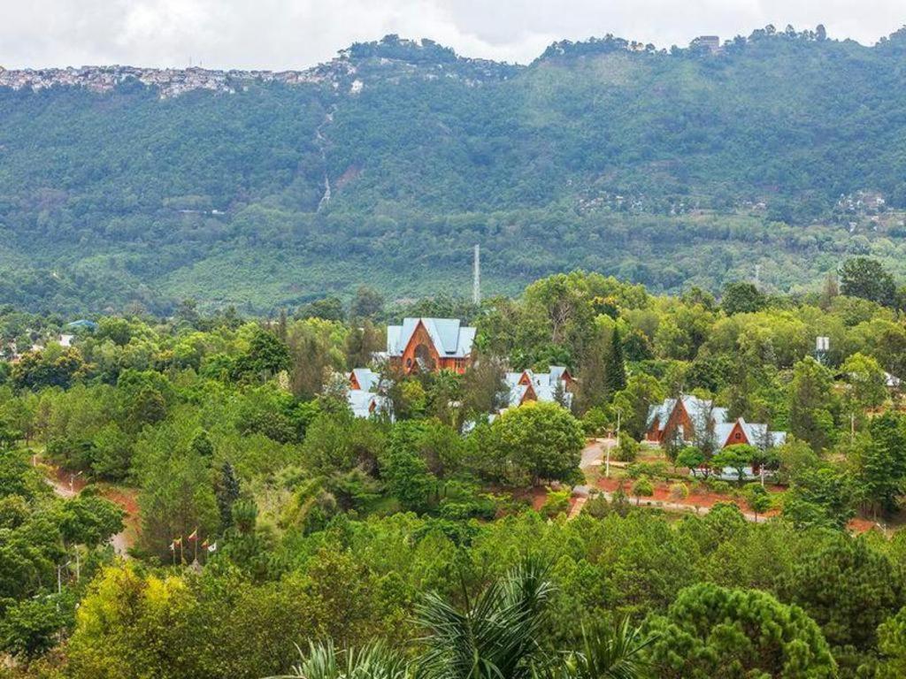 Aye Thar Yar Golf Resort Taunggyi Exterior photo